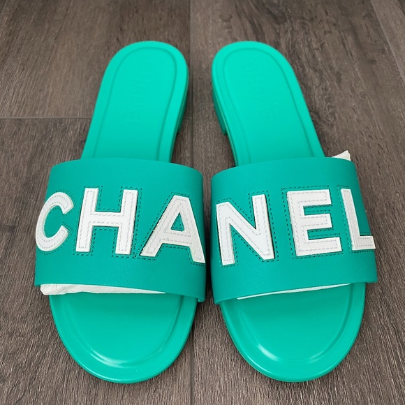 2023 CHANEL CHA NEL LOGO GREEN LEATHER FLAT SHOES SLIDES MULES 37.5 - Picture 12 of 16